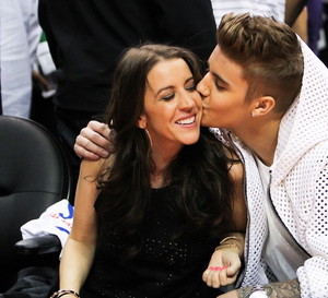 Co mama Justina Biebera sądzi o tym, że jej syn i Selena Gomez znów się spotykają?