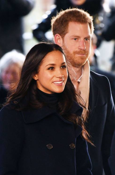 Okres zaręczyn księcia Harrego i Meghan Markle jest krótszy niż przewiduje królewska etykieta i jest to spowodowane wiekiem i kondycją księcia Filipa, czyli dziadka przyszłego pana młodego.