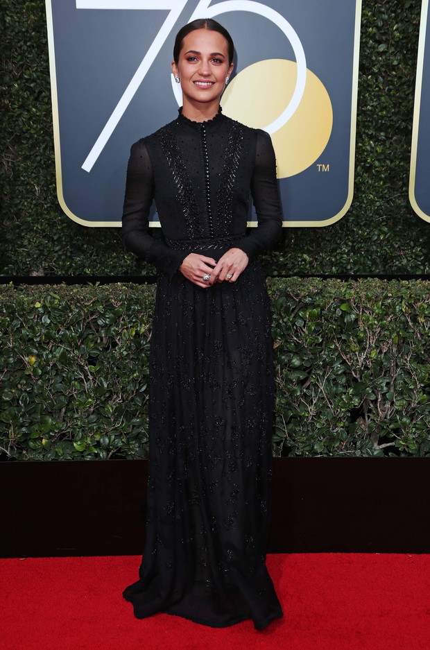 Gwiazdy Złote Globy 2018: Alicia Vikander w kreacji Dior
