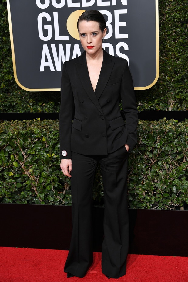 Gwiazdy Złote Globy 2018: Claire Foy w garniturze Stella McCartney