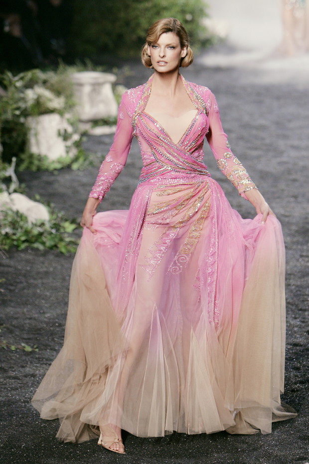 Linda Evangelista w pokazie Dior haute couture 2005