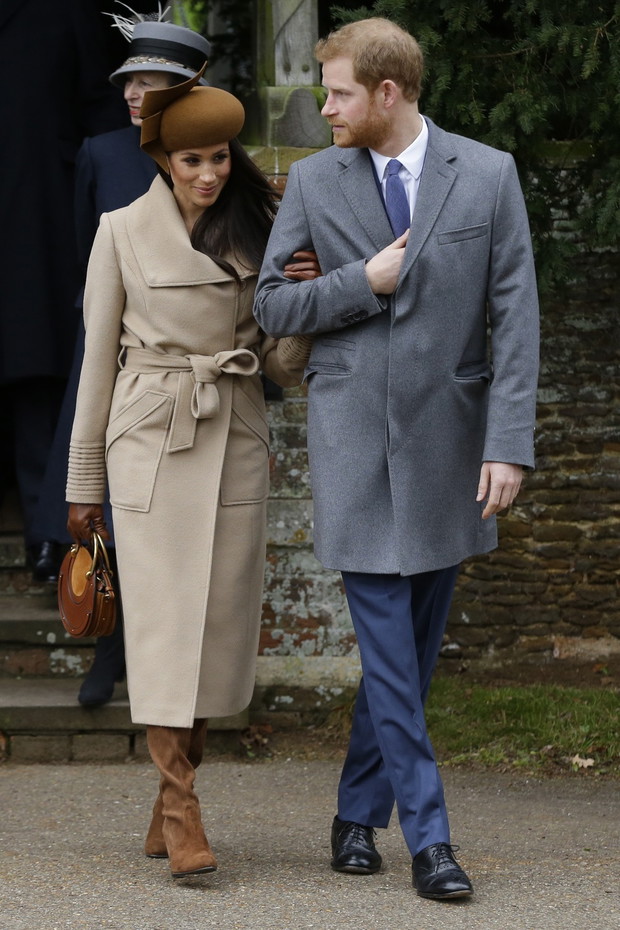 Meghan Markle podczas świątecznego spaceru z rodziną królewską