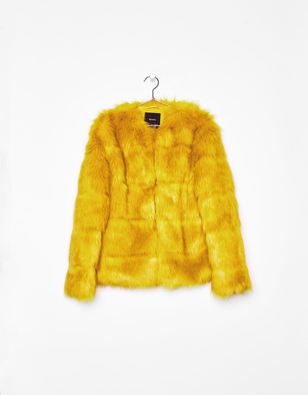 Sztuczne futro Bershka 199 zł z 299 zł