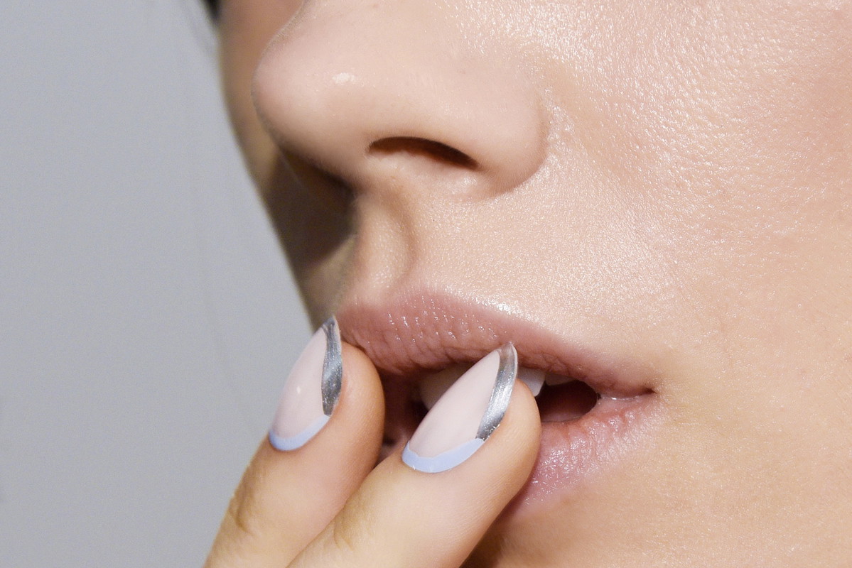 Czy manicure hybrydowy powoduje raka? Oto wady i zalety tej metody stylizacji paznokci
