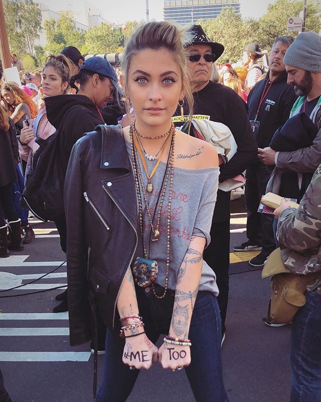 Paris Jackson na marszu kobiet w LA pojawiła się w kolczykach Lilou!