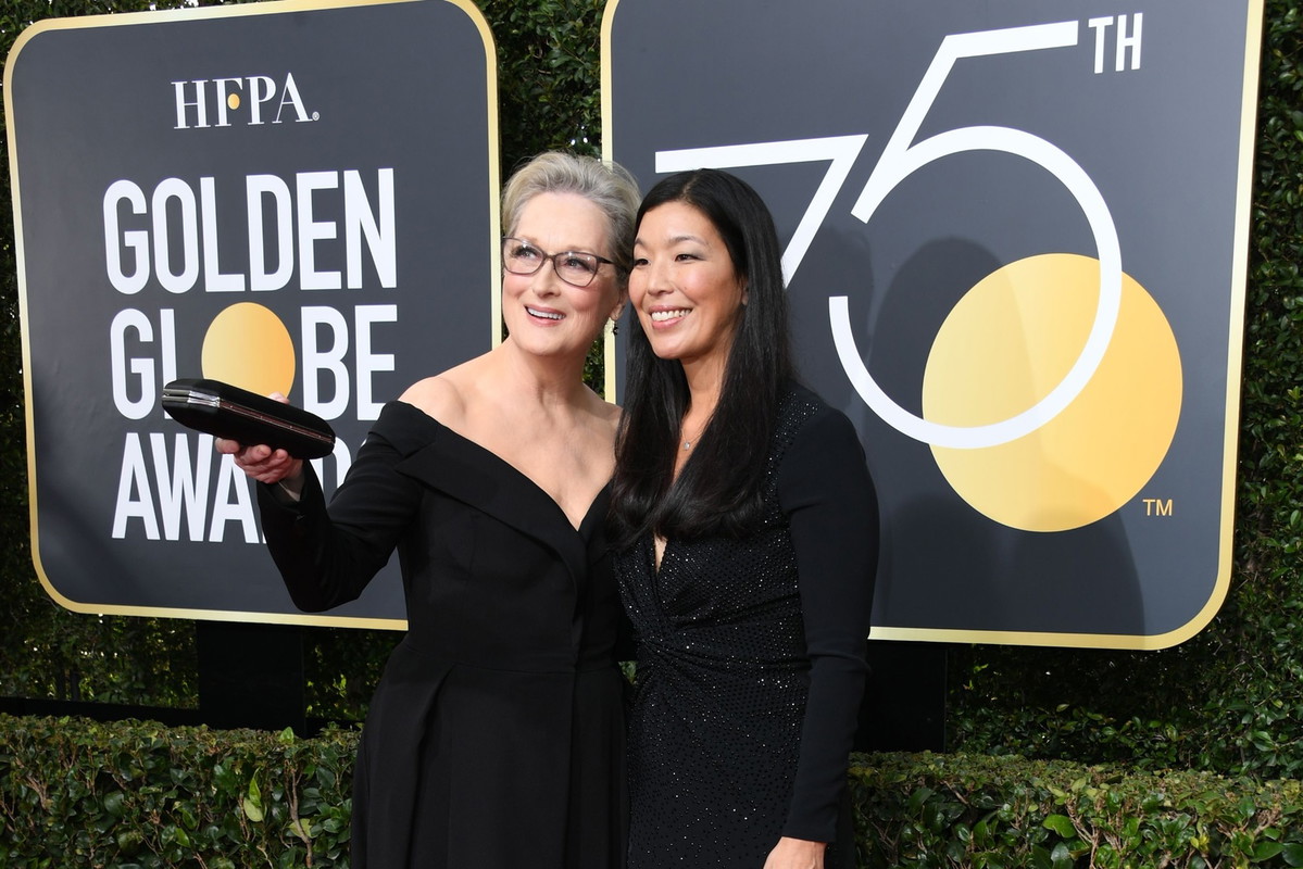 Na gali Złotych Globów 2018 Meryl Streep wystąpiła w duecie z Ai-jen Poo wspierającą uchodźczynie.
