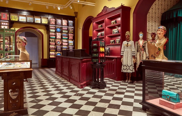 Gucci Garden zlokalizowane są na terenie zabytkowego Palazzo della Mercanzia.