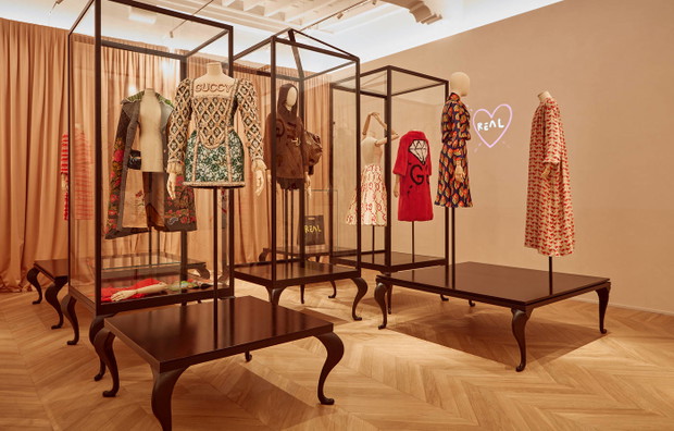 Opłata za wejście do Gucci Garden wynosi 8 Euro.