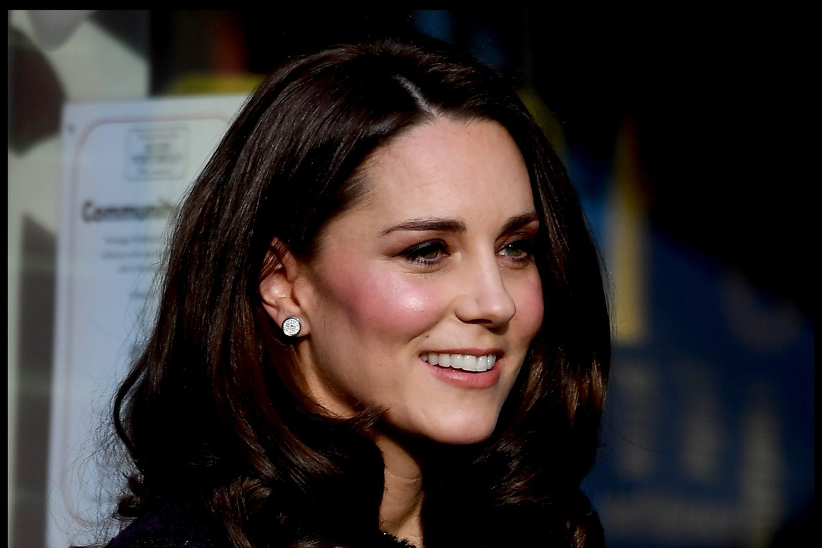 Kosmetyki do stylizacji włosów, których używa Kate Middleton to w większości produkty w przysteponych cenach dostepne w drogeriach czy sklepach firmowych także w Polsce.