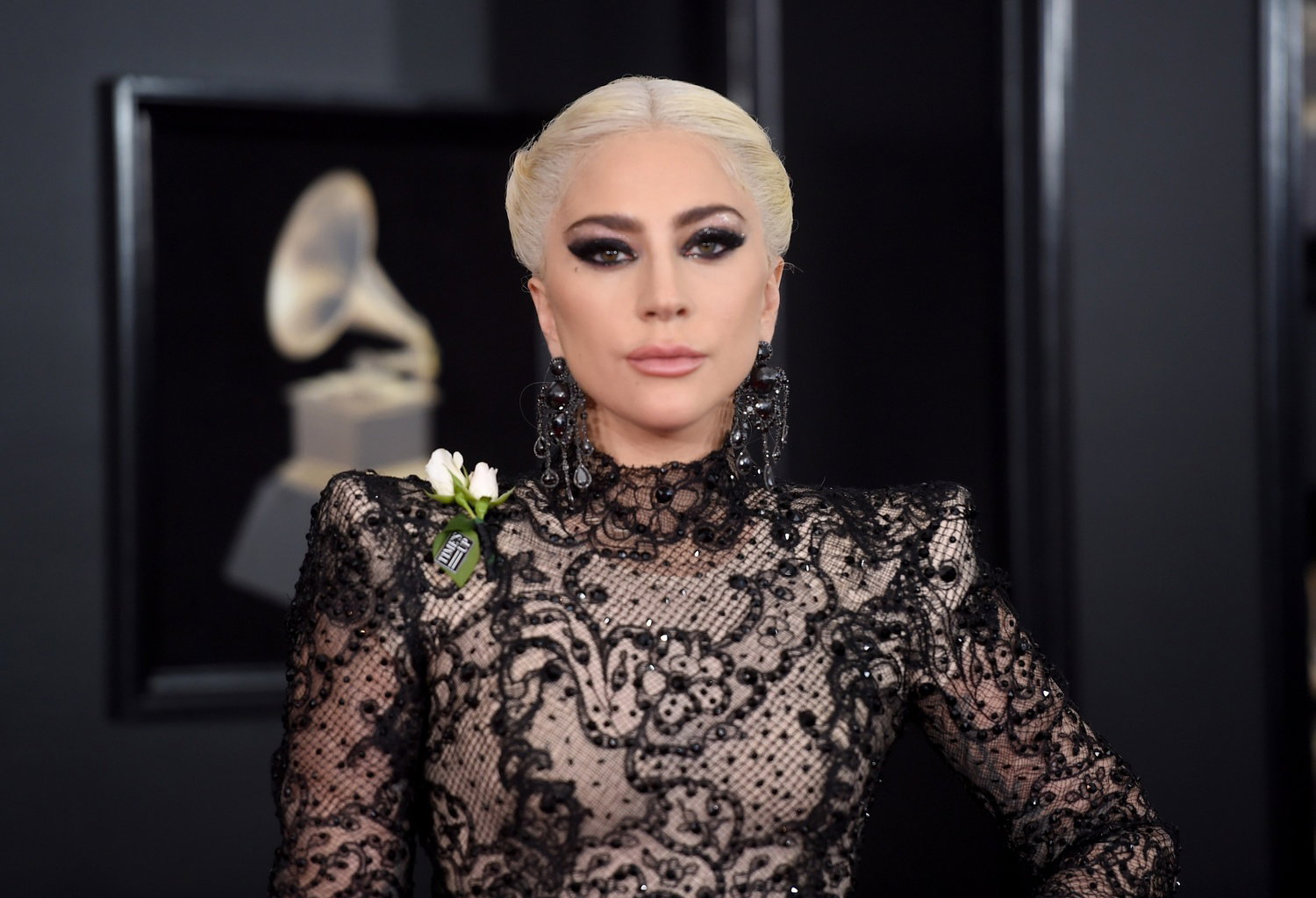 Lady Gaga pokazała pierścionek zaręczynowy na gali Grammy 2018!