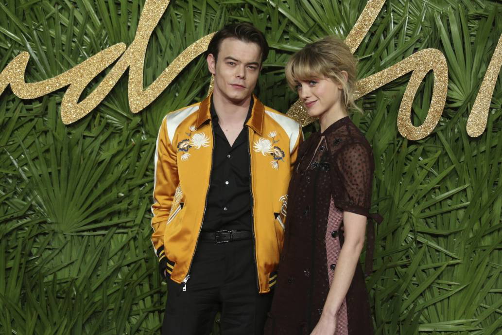 Charlie Heaton i Natalia Dyer na gali Fashion Awards