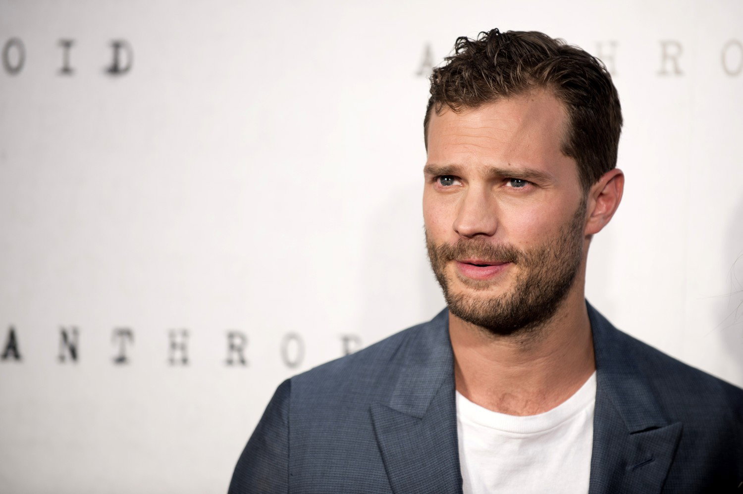 Jamie Dornan śpiewa hit Paula McCartneya!