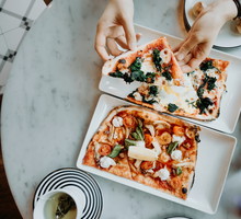 Pizza na śniadanie jest dużo zdrowsza niż płatki?! Naukowcy potwierdzają