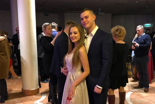 Wiktoria Gąsiewska i Adam Zdrójkowski na studniówce aktorki!