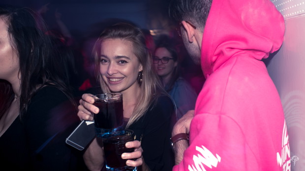 Piękna Natalia Kusiak w NIEBIE