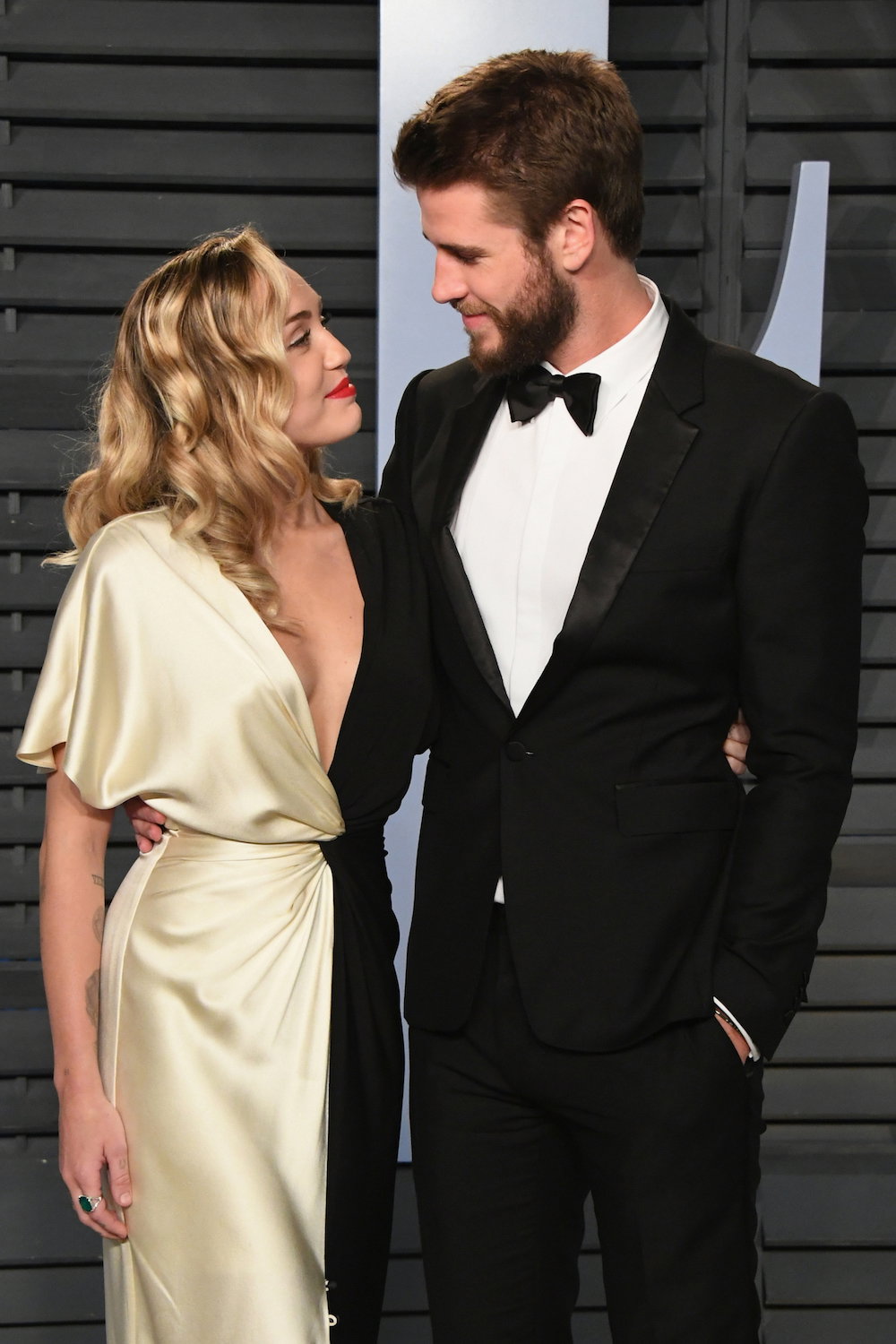 Oscary 2018 after party Vanity Fair: Mailey Cyrus i Liam Hemsworth