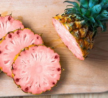Różowy ananas to najmodniejszy owoc tego sezonu!
