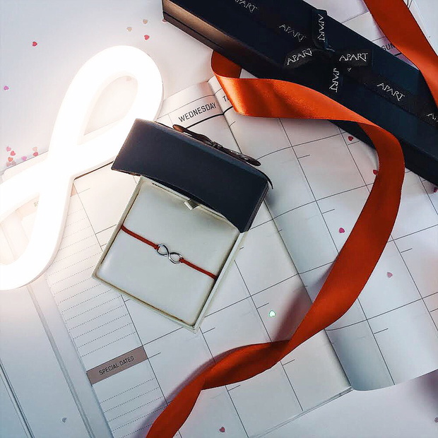 Pod tym zdjęciem na Instagramie @glamourpoland oznaczcie kobietę, która jest ważna w Waszym życiu i napiszcie, dlaczego uważasz, że to ona powinna dostać taki prezent z okazji Dnia Kobiet.