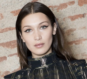 Bella Hadid przyłapana na gorącym pocałunku z... inną modelką!