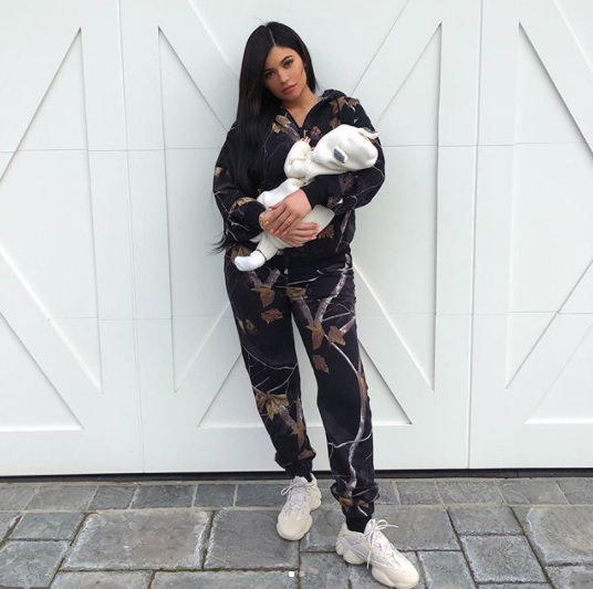 kylie-jenner-stormi-webster-10