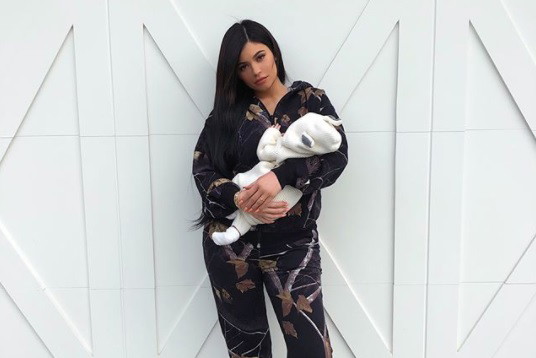kylie-jenner-stormi-webster-10