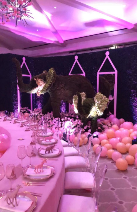 Baby shower z okazji nadchodzących narodzin dziecka Khloé Kardashian i Tristana Thompsona.
