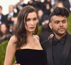 The Weeknd nie całował się z Bellą Hadid podczas Coachelli?