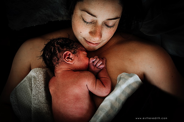 Najlepsze zdjęcie w kategorii Postpartum, „Flesh of my flesh”; fot. Esther Edit