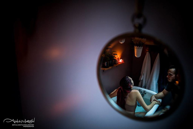 Wyróżnienie „Labor by Candlelight”, fot. Ashley Marston