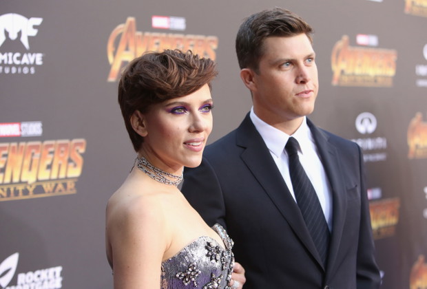 Scarlett Johansson i Colin Jost pojawili się razem na premierze filmu „Avengers: Wojna bez granic”.