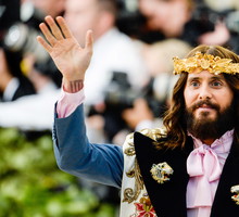 Met Gala 2018: Czy Jared Leto na tegorocznym Met Ball kogoś Wam nie przypomina?