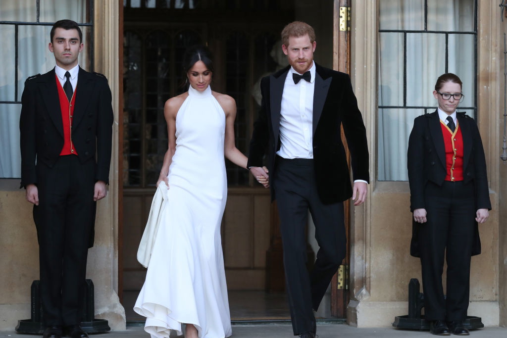 Druga suknia ślubna Meghan Markle też była obłędna! Czyj to projekt?