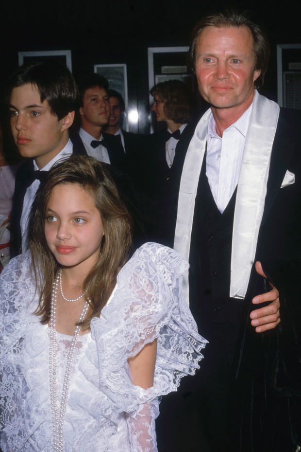 Angelina Jolie, 1986 rok
