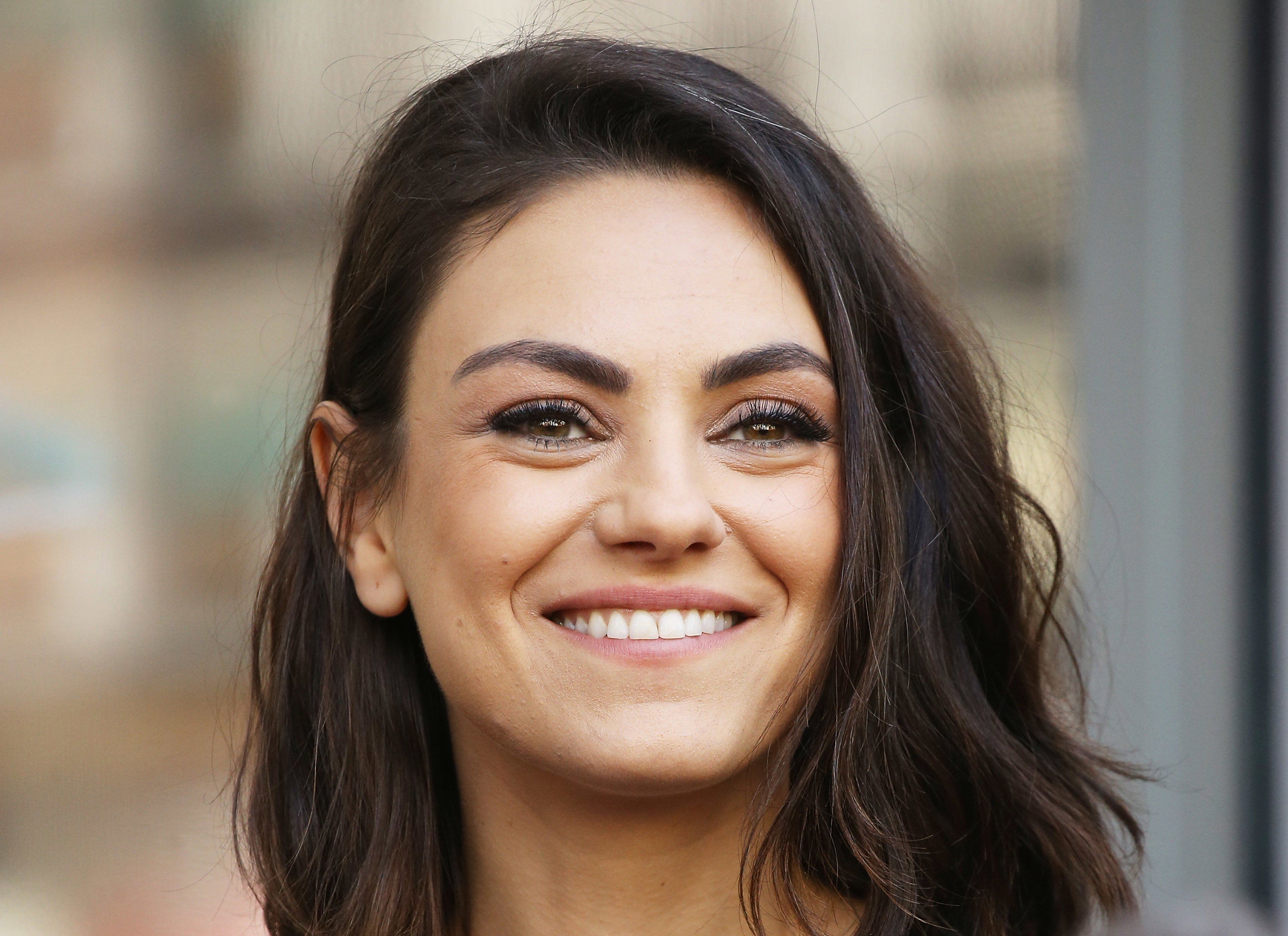 mila-kunis-Billboard-Music-Awards