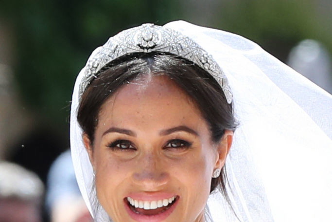 Suknia ślubna Meghan Markle to absolutny hit! Wiemy, kto ją zaprojektował