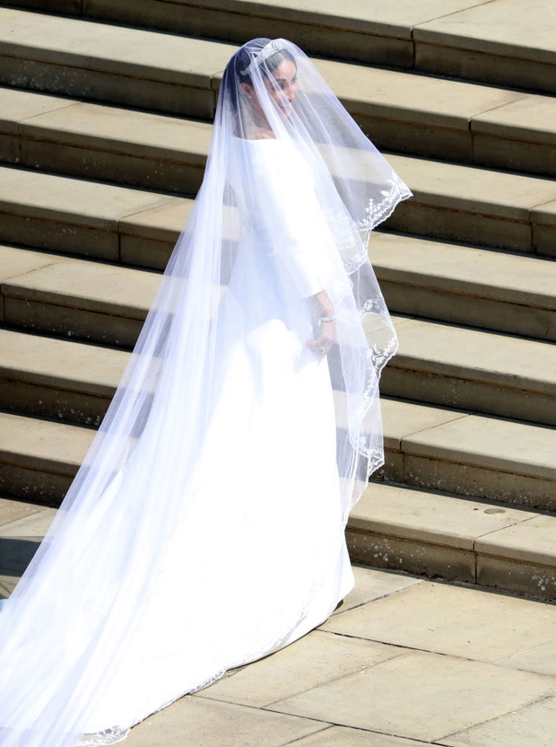 Megha Markle w sukni ślubnej projektu Clare Waight Keller, dyrektor kreatywnej Givenchy.