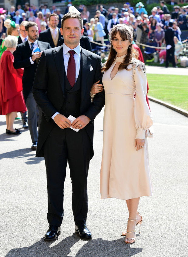 Patrick J. Adams i Troian Bellisario
