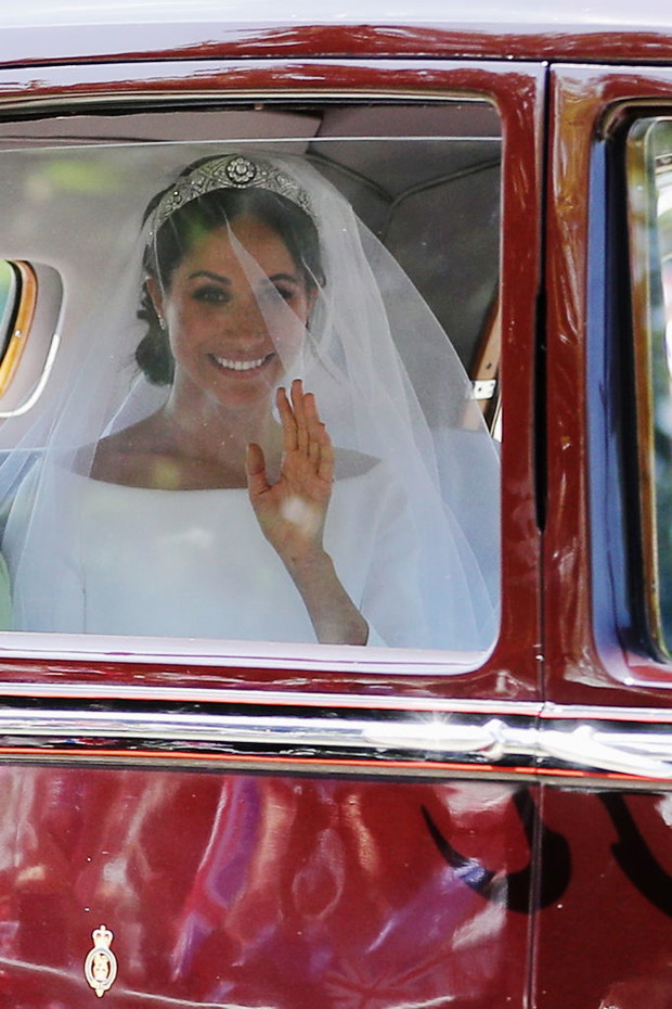 Suknia ślubna Meghan Markle to absolutny hit! Wiemy, kto ją zaprojektował