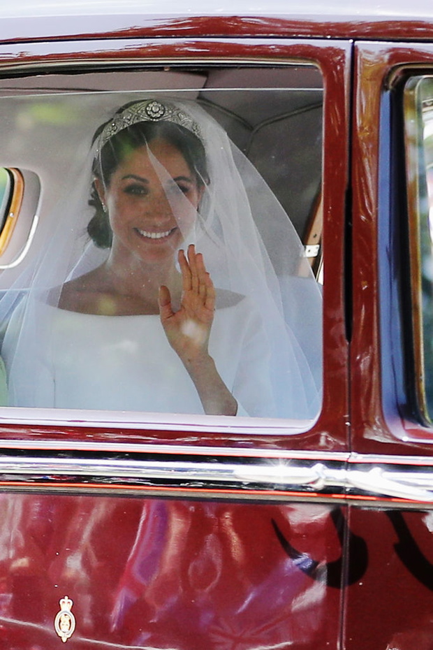 Suknia ślubna Meghan Markle to absolutny hit! Wiemy, kto ją zaprojektował
