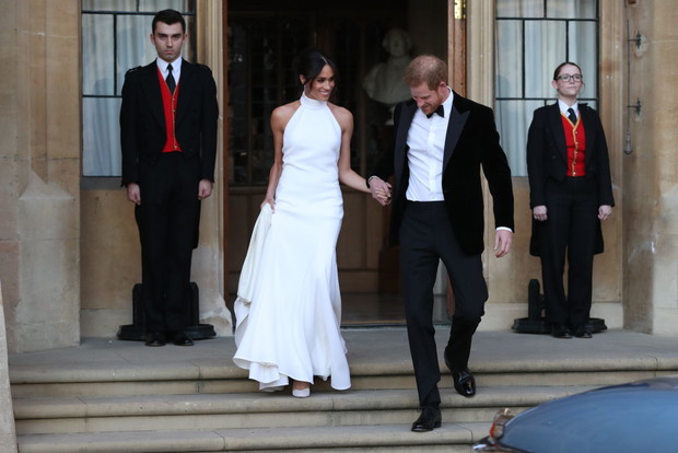 To suknia od Stelli McCartney, którą od dawna obstawiano na projektantkę pierwszej ślubnej sukni Meghan.