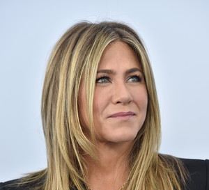 jennifer-aniston-selena-gomez-justin-theroux