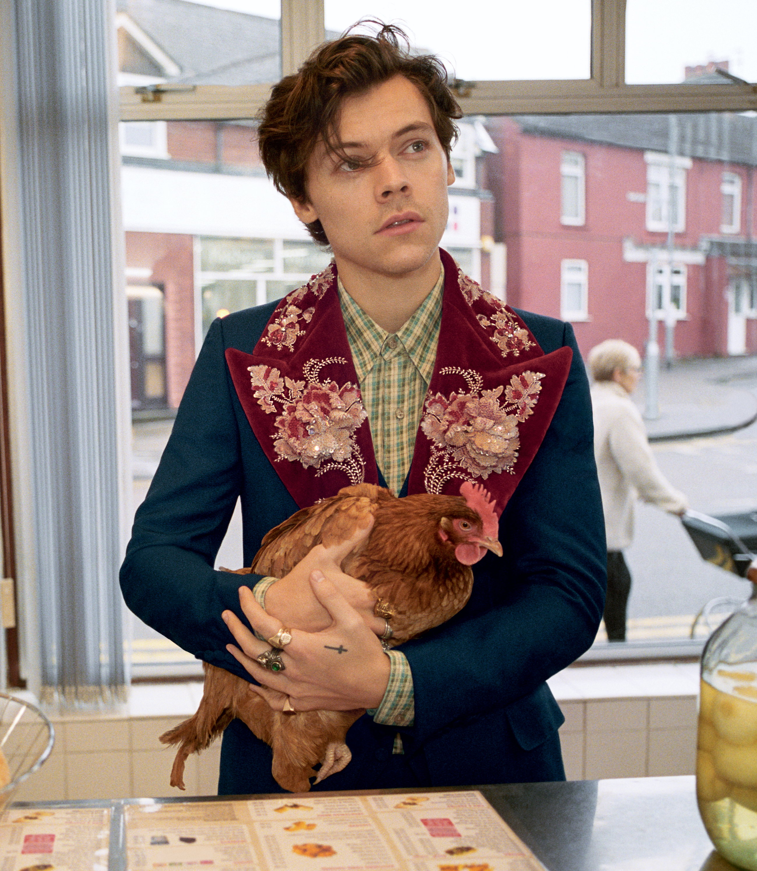 Harry Styles został twarzą Gucci! Wokalista pojawił się w kampanii garniturów włoskiego domu mody.