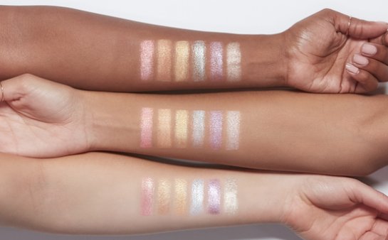 Takie kolory znajdziecie w paletce od Too Faced z jednorożcem.