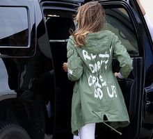 Melania Trump założyła parkę z Zary i wywołała prawdziwą burzę. Niesmak pozostanie na długo…
