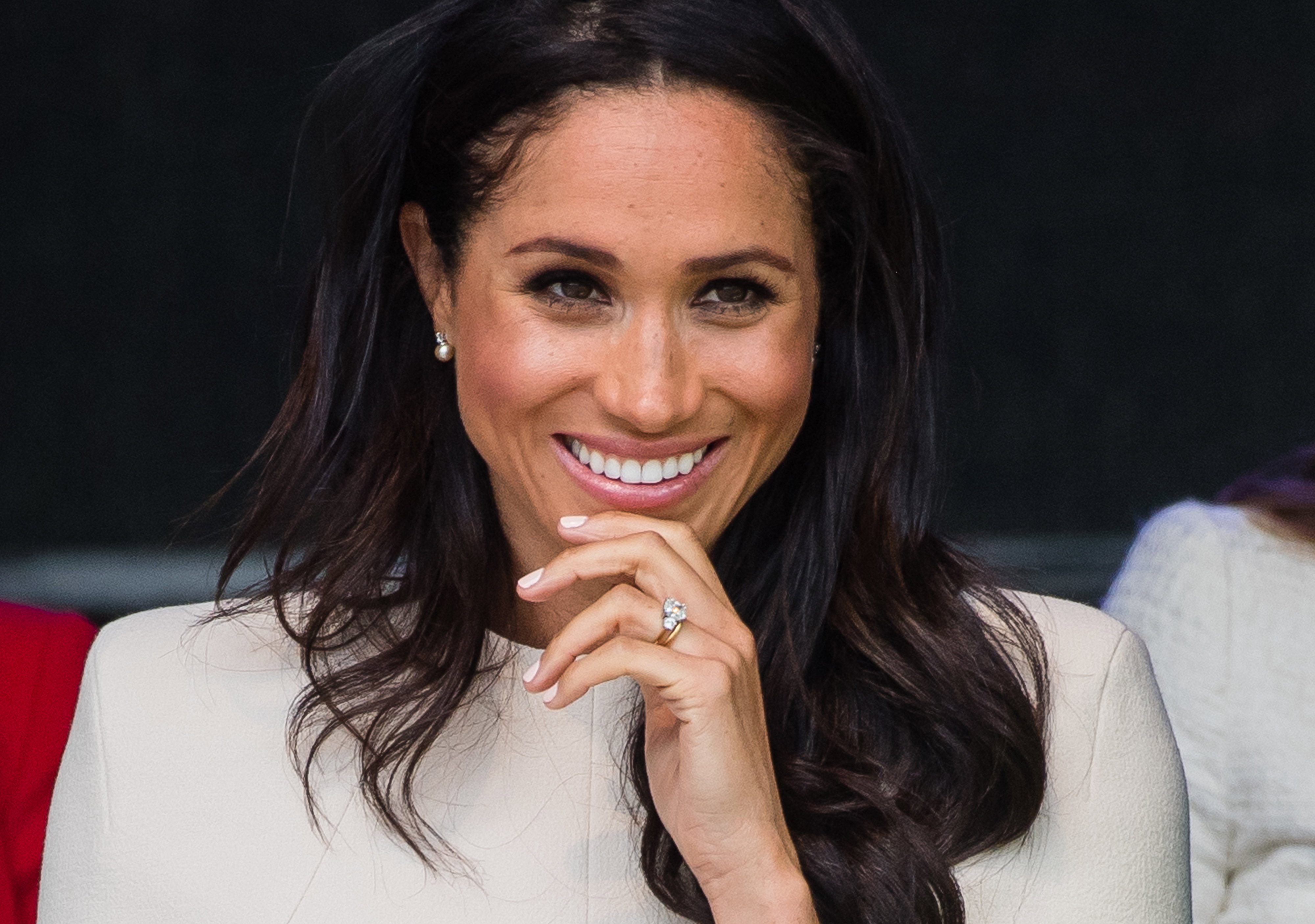 megan-markle-uzywa-podkladu-dior-backstage