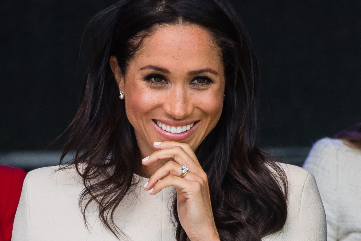 megan-markle-uzywa-podkladu-dior-backstage