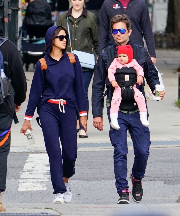 Irina Shayk i Bradley Cooper na spacerze z córką