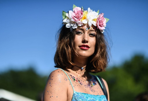 Modne fryzury na letnie festiwale - inspiracje