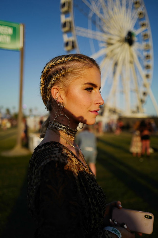 Modne fryzury na letnie festiwale - inspiracje