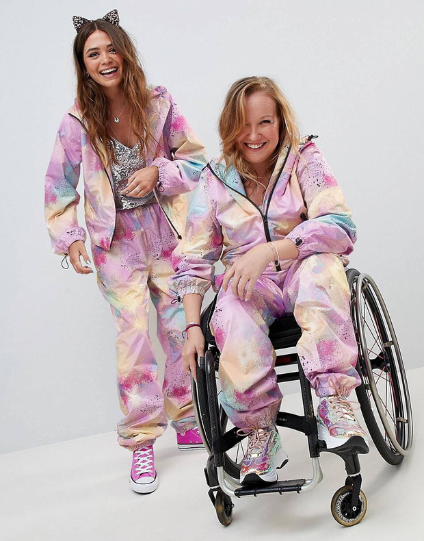 Można już zamówić go na ASOS.com za 69,99 euro.